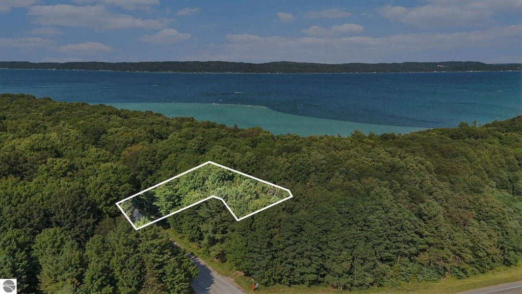 313 Shorewood Drive, Frankfort