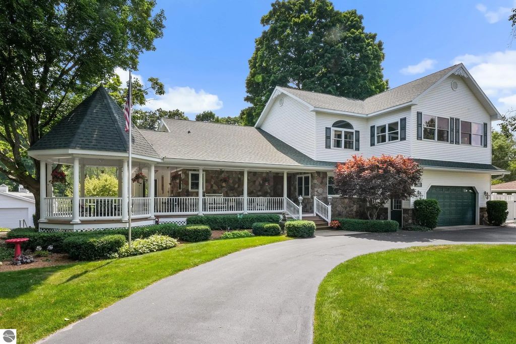 5161 Silver Pines Road, Traverse City