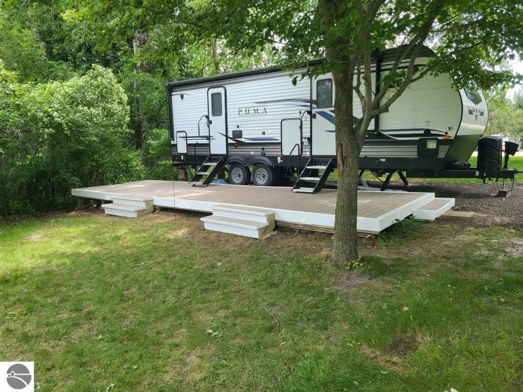 5106 Queens Way, Gladwin