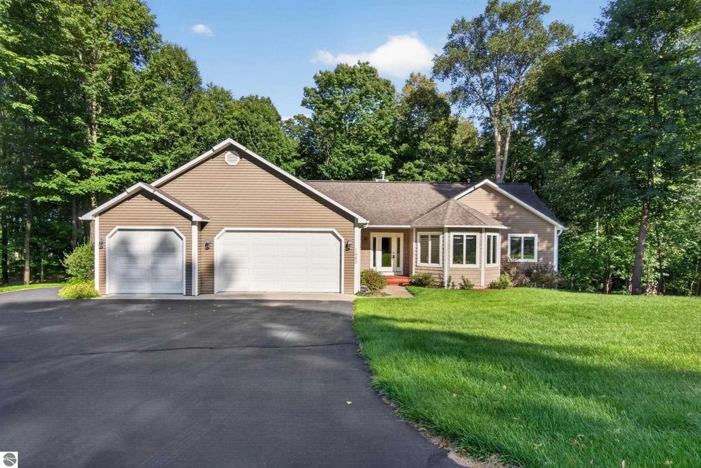 1482 Oban Way, Traverse City