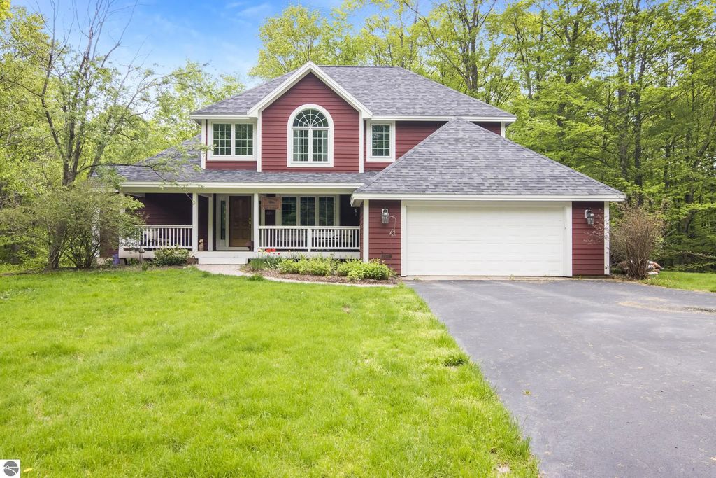 6261 S Westwood Pkwy, Suttons Bay