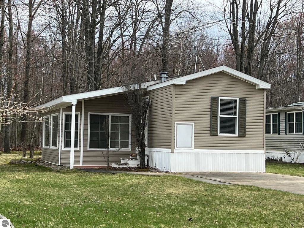 285 Lake George Drive, Lake