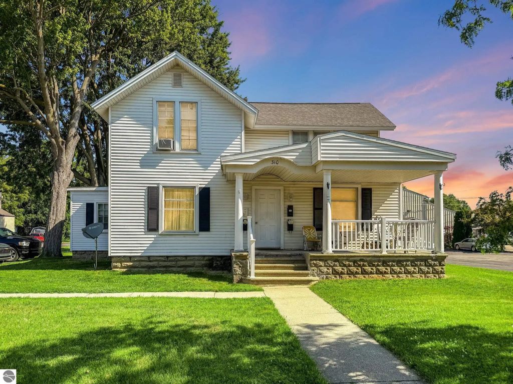 310 W Superior Street, Alma