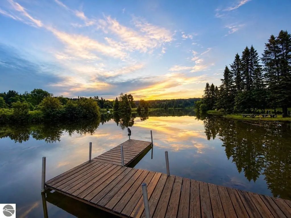 10286 Shawnee Trail, Gaylord