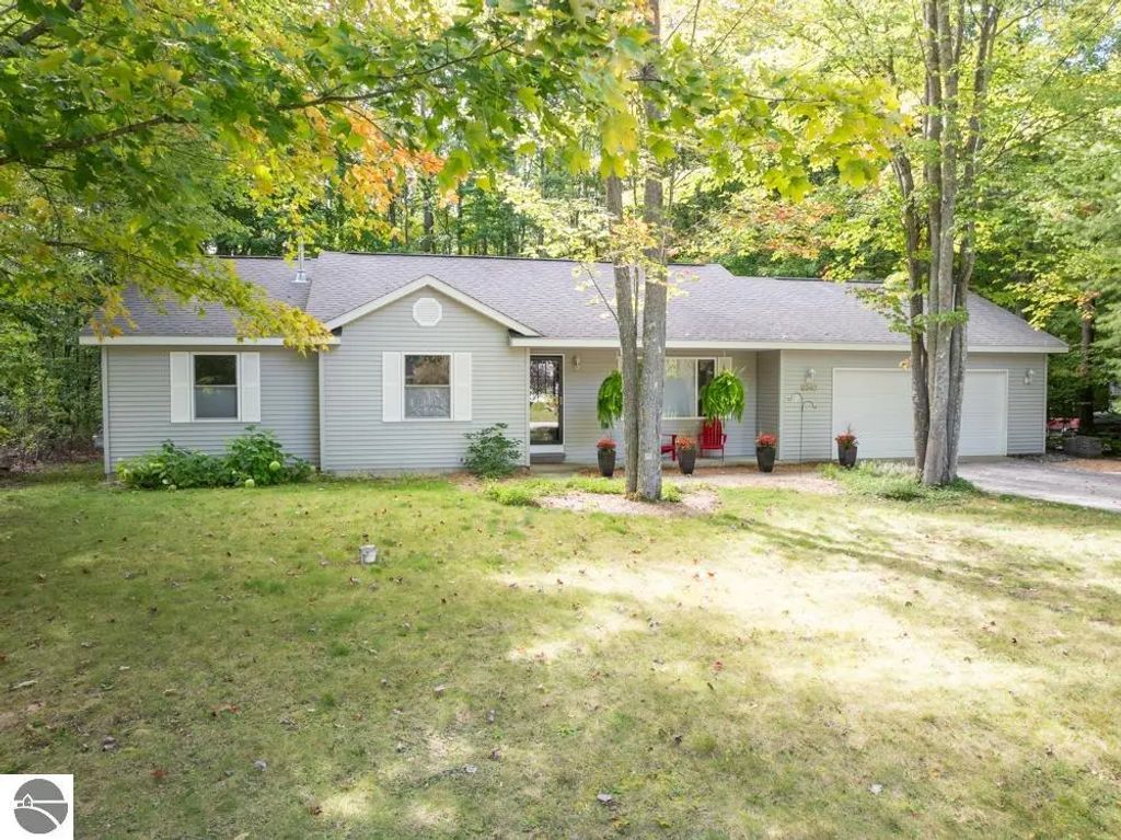 8340 Easy Street, Lake Ann