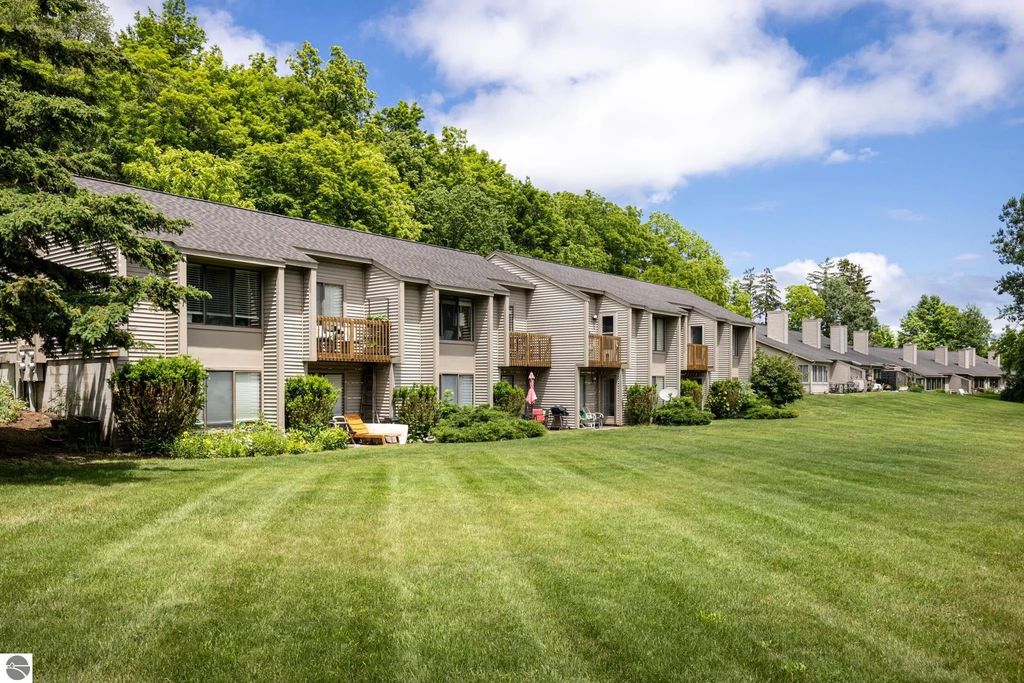 11255 E Fort Road E-2, Suttons Bay