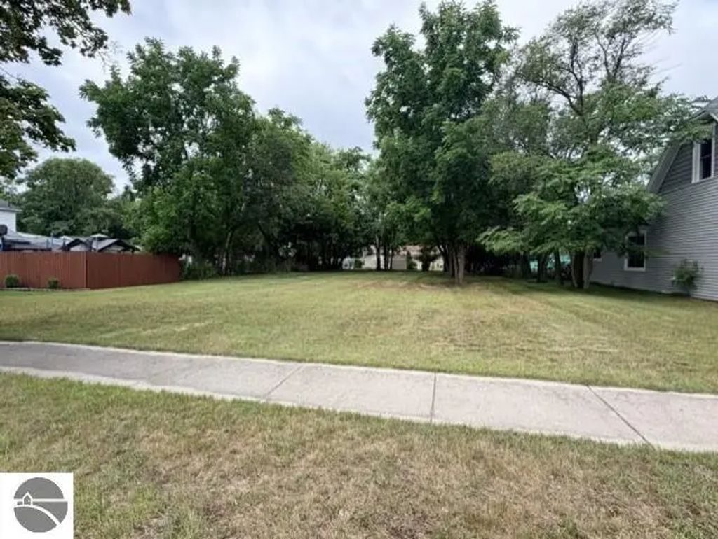 315 Sawyer, East Tawas