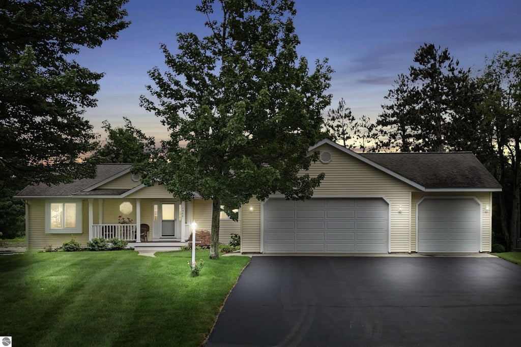 1568 Nightingale Lane, Kingsley