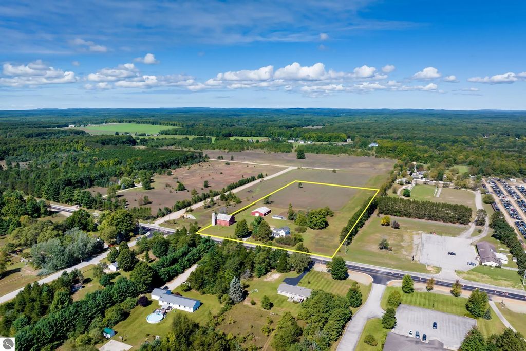 20682 Honor Highway, Interlochen