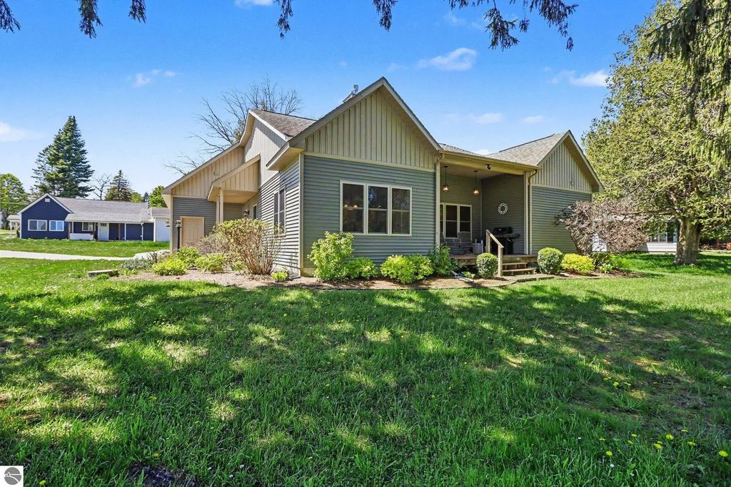 7774 E State Street, Central Lake