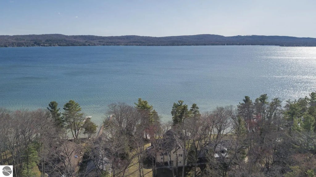 7753 Woodland Drive, Honor