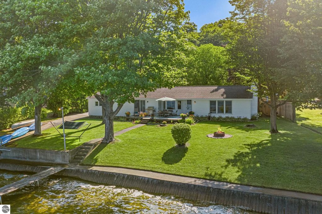 7838 S Lakeview, Traverse City