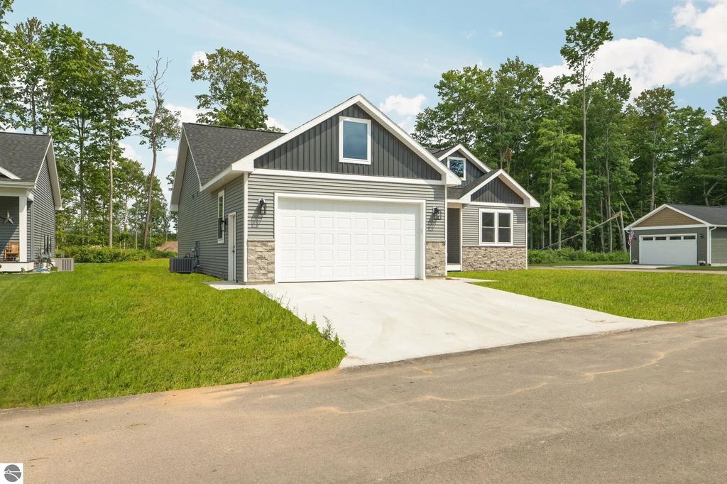 2207 Cottonwood Avenue, Grawn
