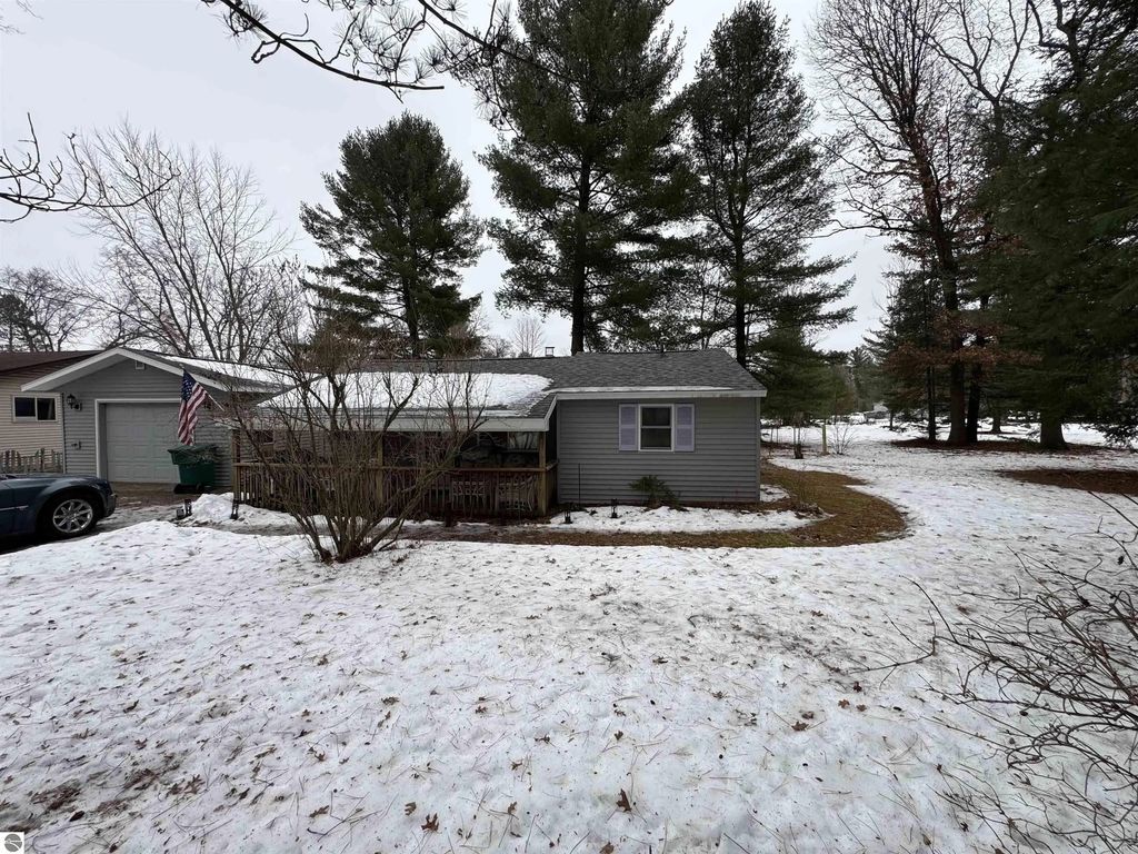 5347 Oak Drive, Alger