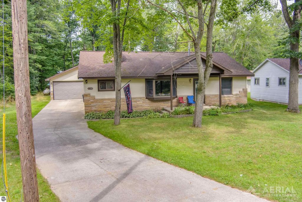 4100 Grass Lake Road, West Branch