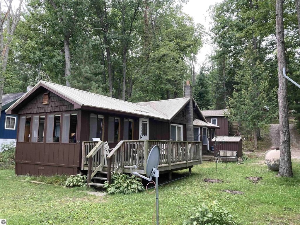 460 Ogemaw Road, Rose City