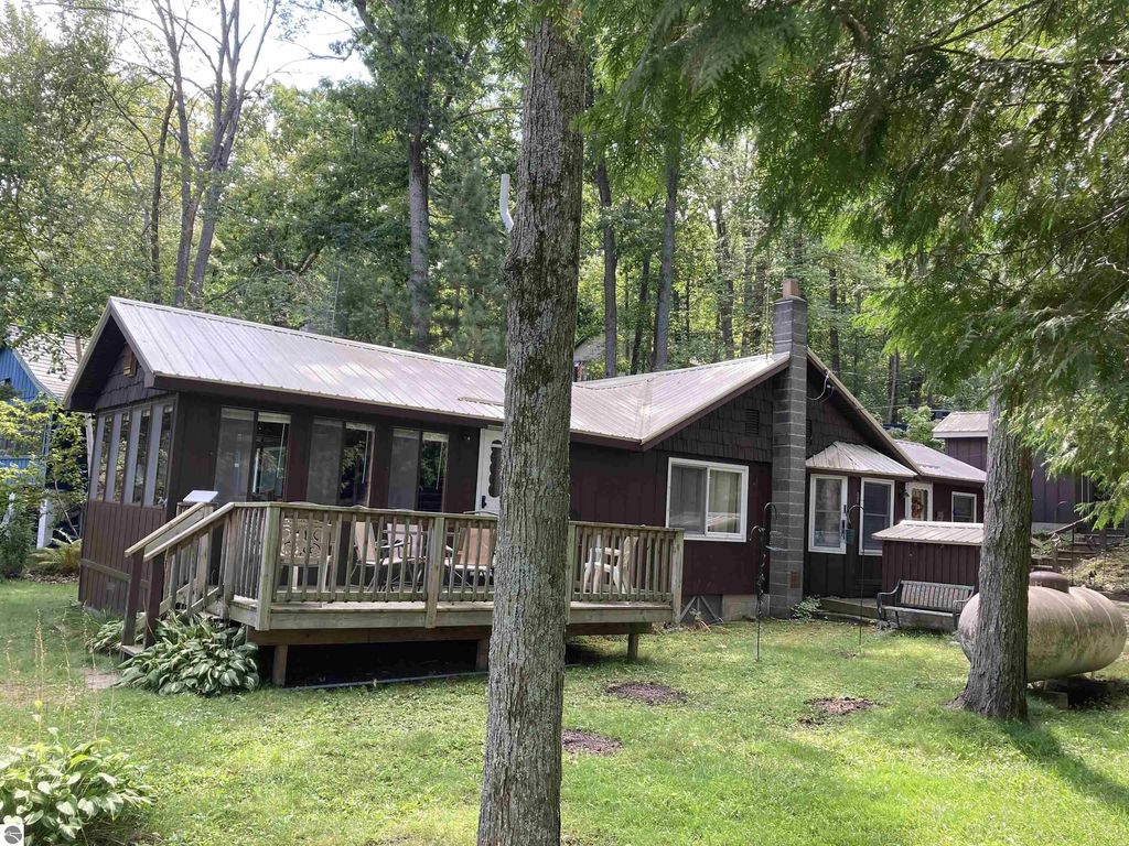 460 Ogemaw Road, Rose City