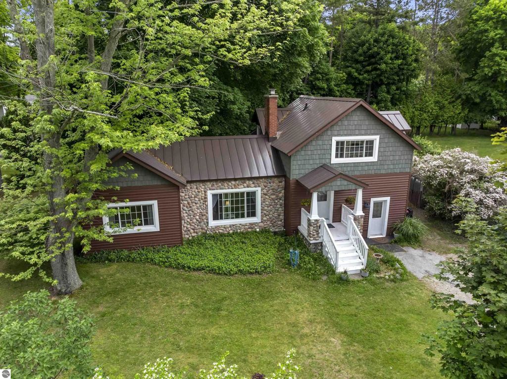 657 Crystal Avenue, Frankfort
