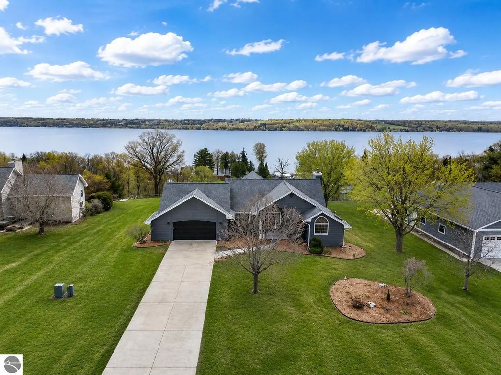 7215 Cedarview Lane, Cedar