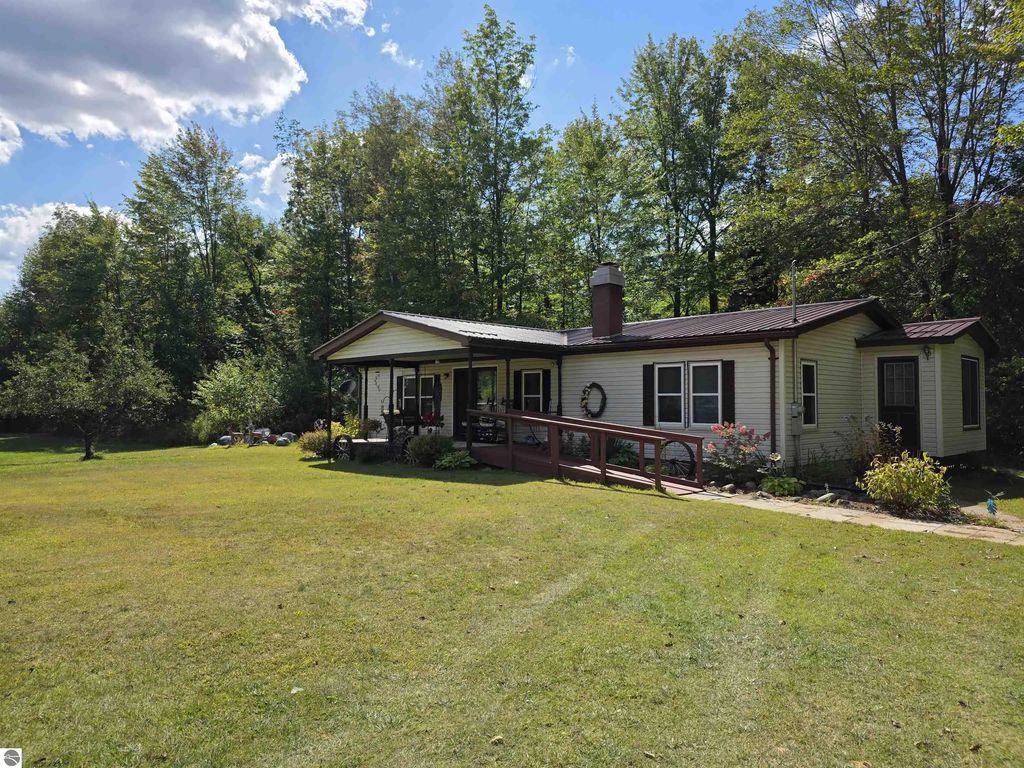 6745 Terry Lane, Hale