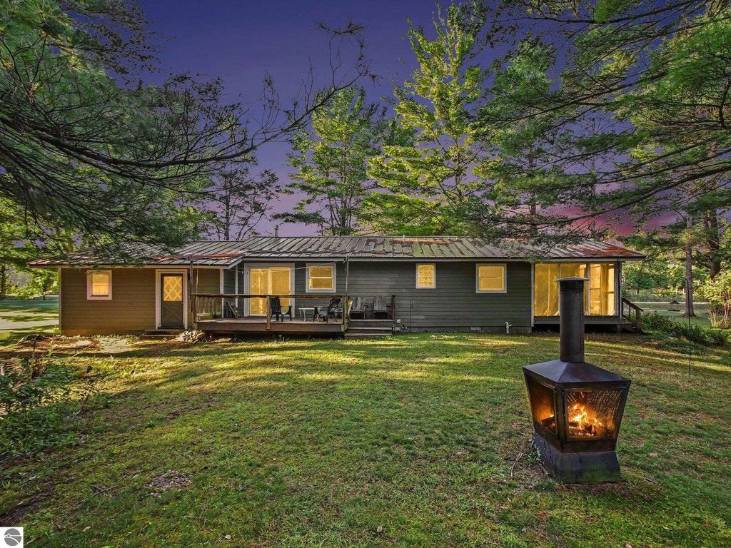 4460 Stover Road, Bellaire