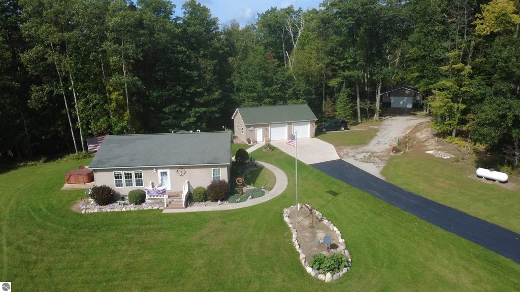 797 Kenyon Road, Lupton