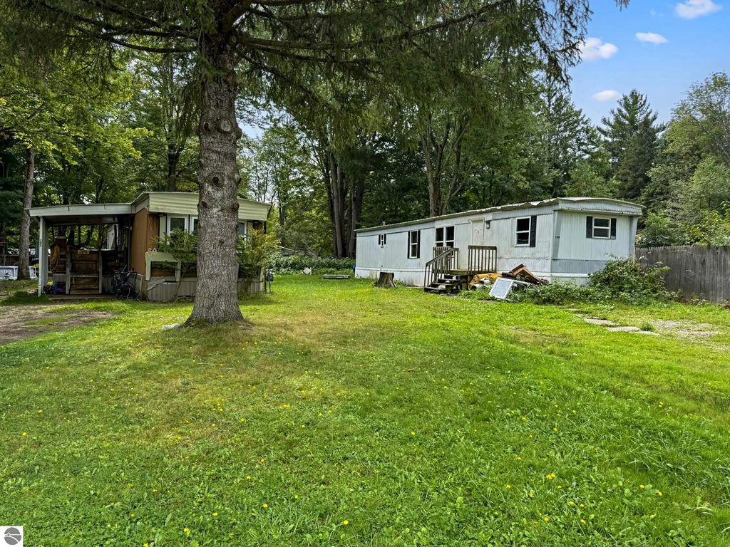 197 Arbutus Avenue, Cadillac