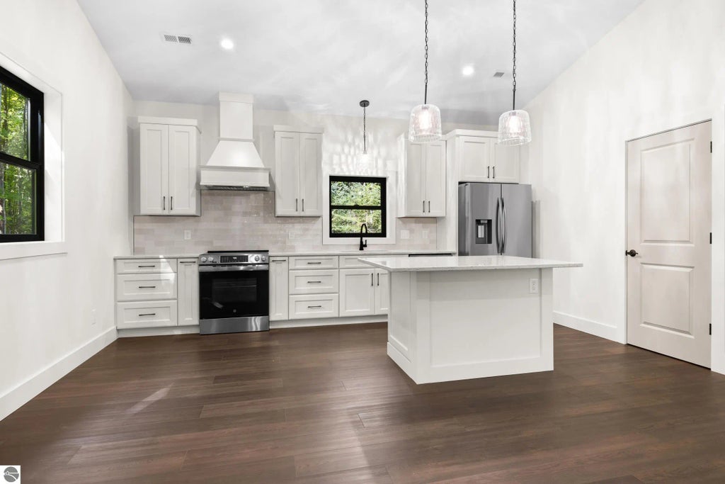 12823 S Honeybee Road, Empire