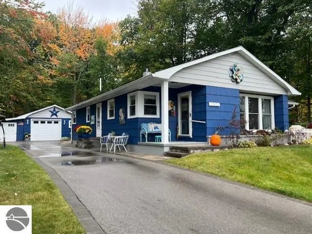 1522 Douglas Drive, Tawas City