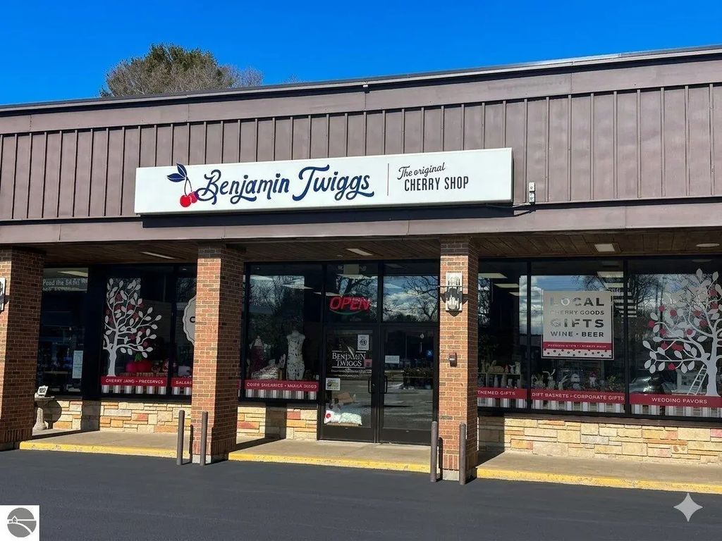 1213 E Front Street, Traverse City