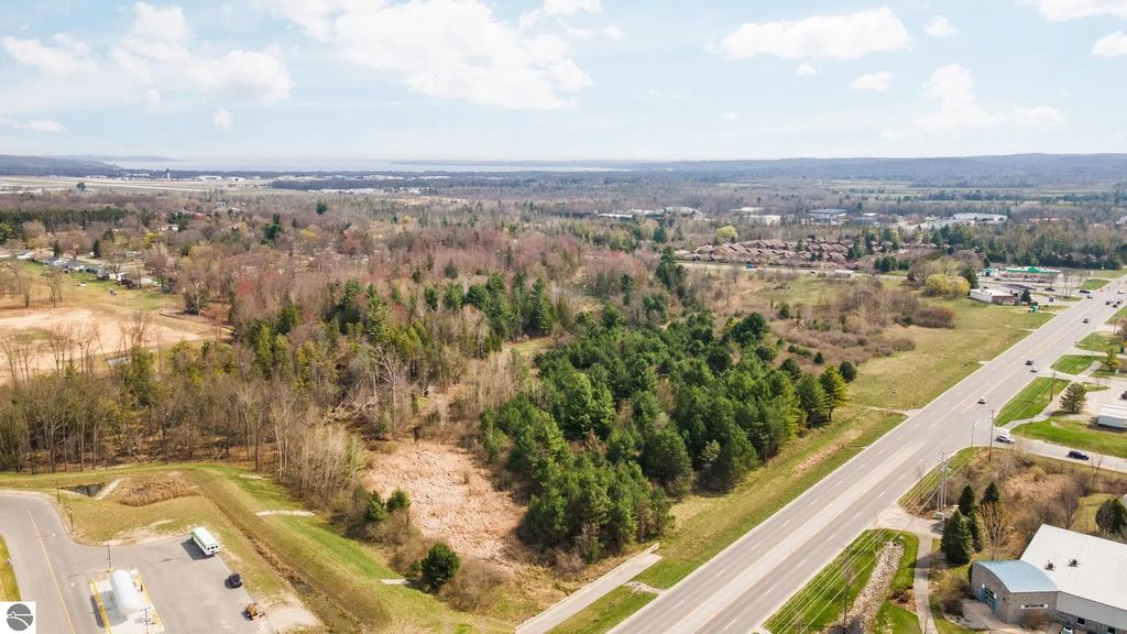 2051 N Garfield Road, Traverse City