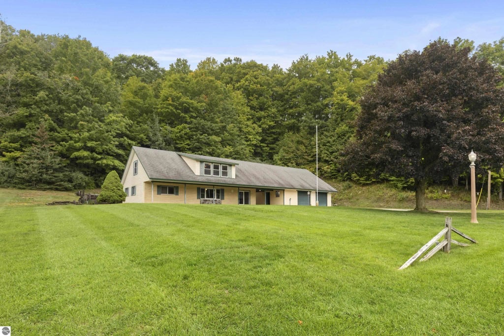 2298 Ely Road, Honor