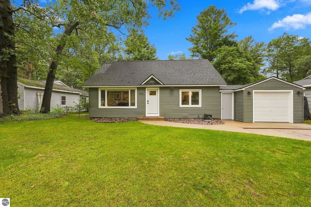 873 Indian Trail Boulevard, Traverse City