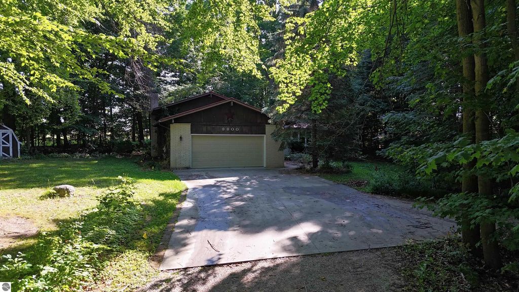 8800 Golfside Court, Shepherd