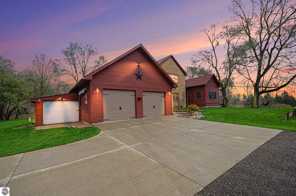 3463 N Lake Pleasant Road, Attica