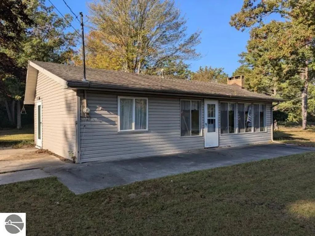 5533 E County Line Road, South Branch