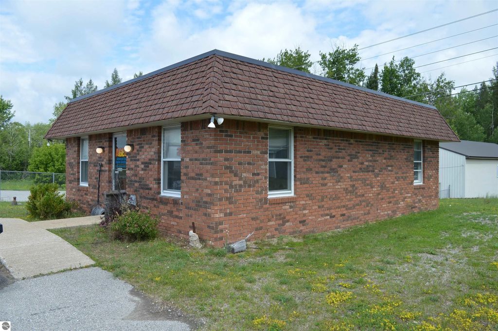 185 E M-72, Kalkaska