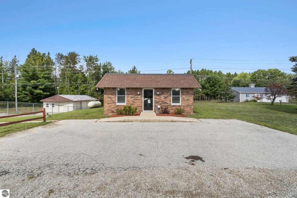 185 E M-72, Kalkaska