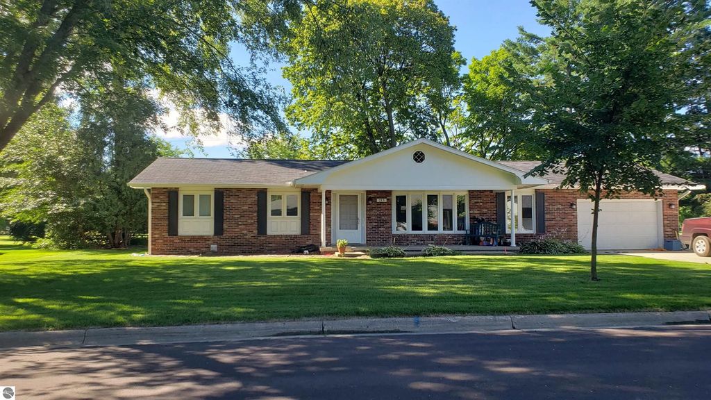 213 Fairlane Drive, Traverse City