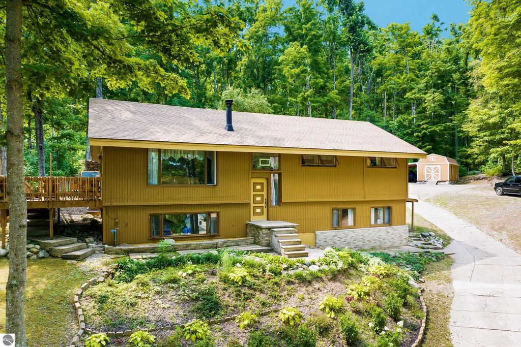 1548 Sunterra Trail, Boyne City