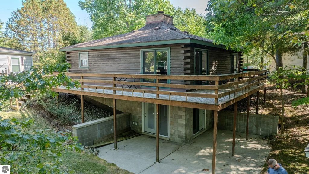 7132 S Forest Lake Drive, Alger