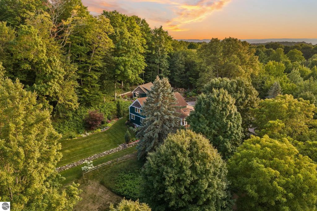 6020 E Hackett Drive, Cedar