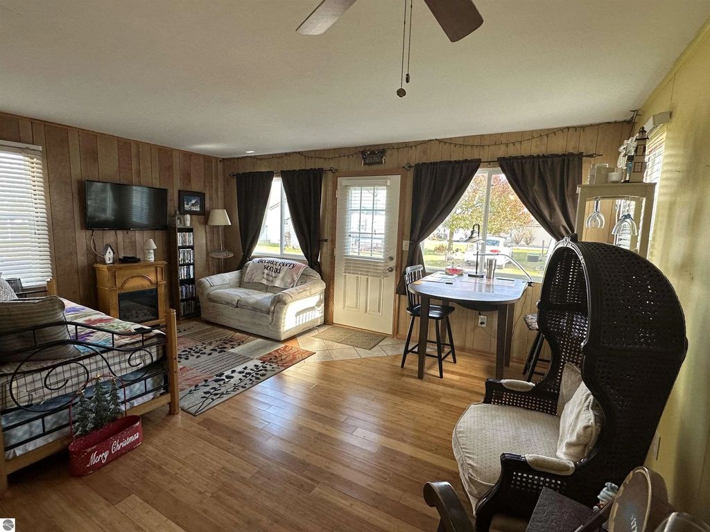 5318 Pleasant Avenue, Standish