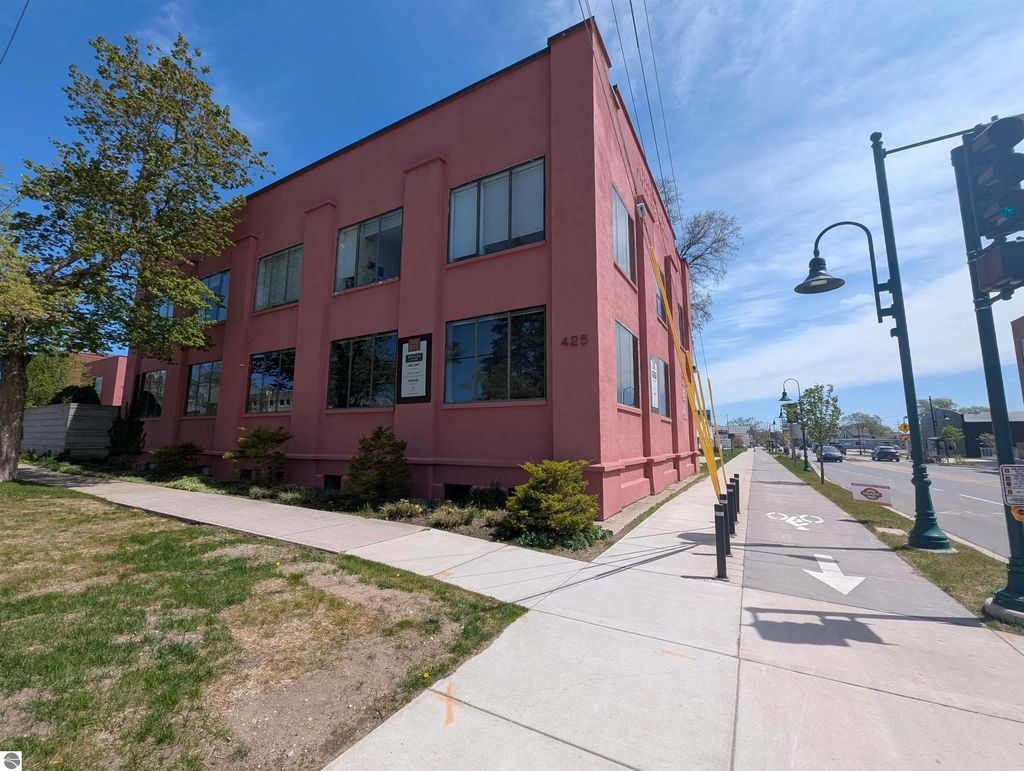 425 Boardman Avenue South Middle, Traverse City