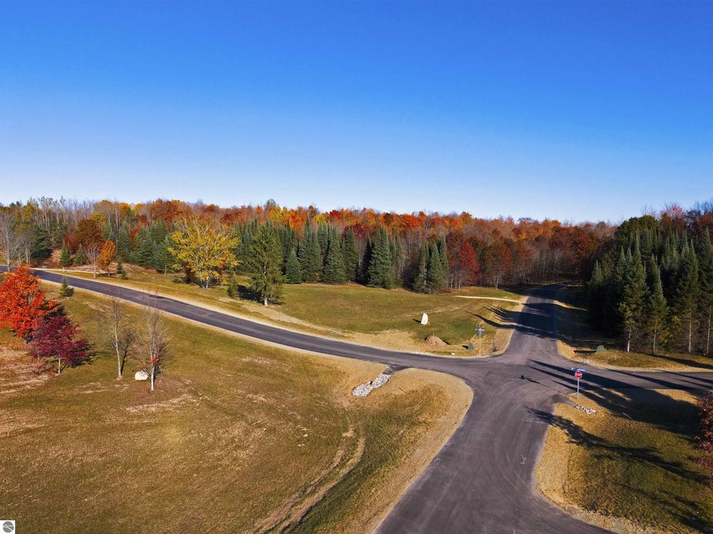 10598 Sw Pine Ridge Drive, Fife Lake