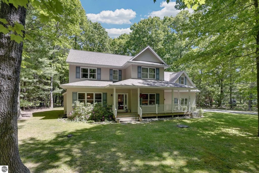 1424 Timber Ridge Drive, Manistee