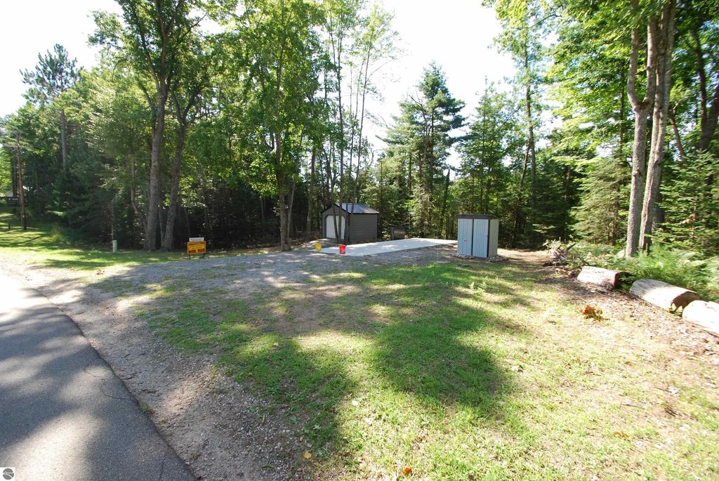 3355 Horseshoe Lake Road, West Branch
