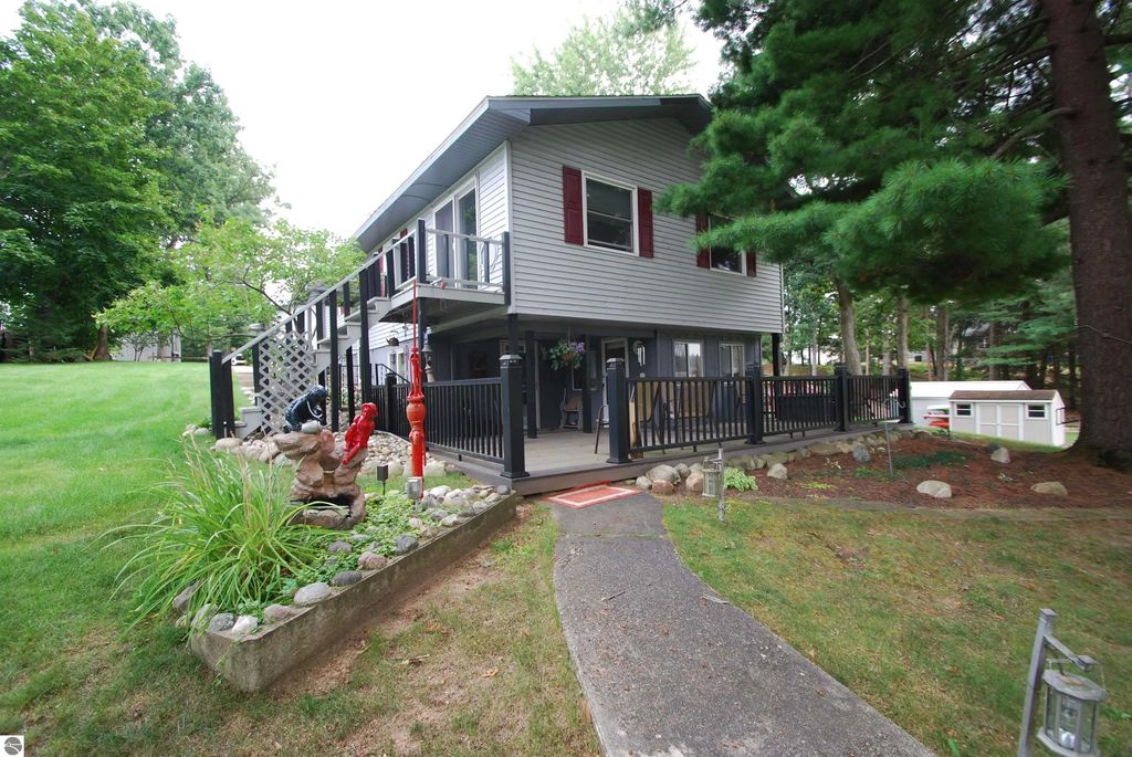 3276 Comanche Trail, West Branch