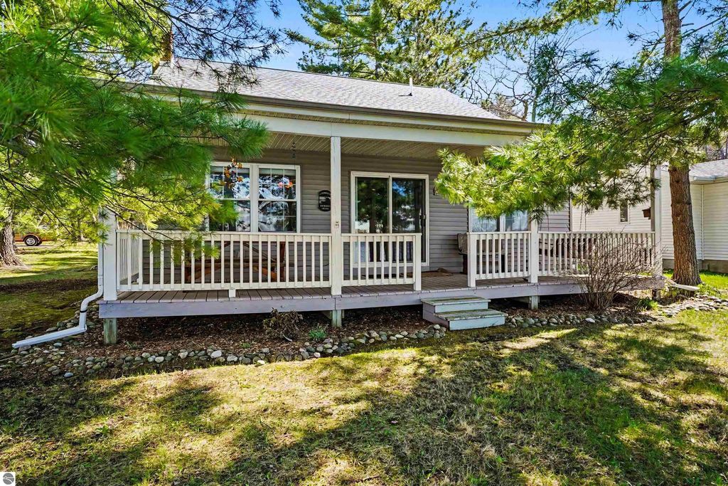 6591 Loud Drive, Oscoda