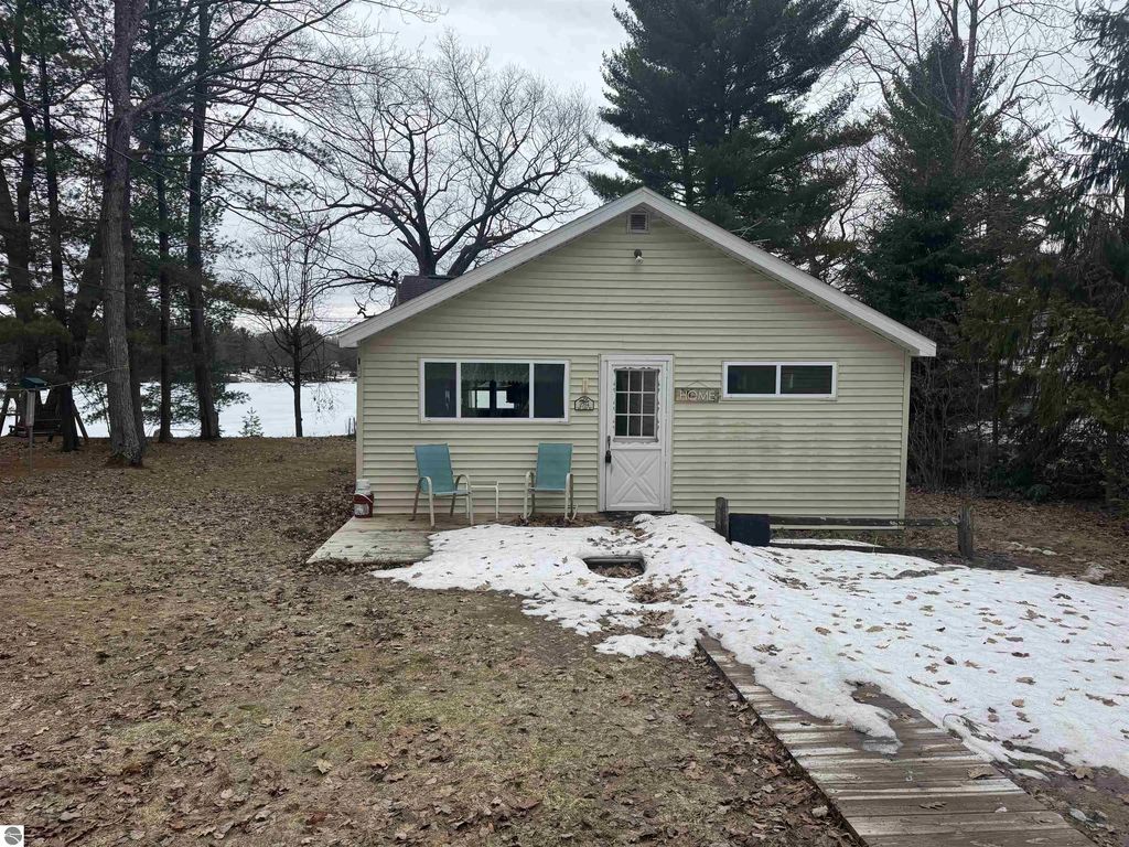 2704 W Log Lake Road, Kalkaska